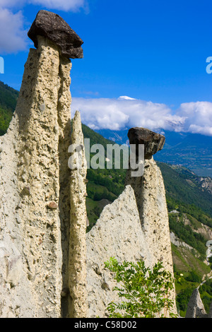 La terre, of Euseigne pyramides, Suisse, Europe, canton du Valais, la réserve naturelle du Val d'Hérens, monument naturel, pilier de la terre, falaise Banque D'Images