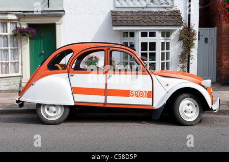 Citroën 2CV voiture style rétro emblématique française Banque D'Images