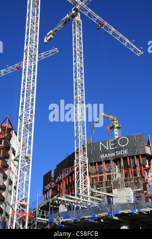 Grande-Bretagne, Angleterre, Royaume-Uni, Royaume-Uni, Londres, chantier de construction, bloc d'appartements, immeuble de grande hauteur, grues, Neo Banque D'Images