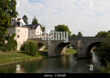 Le pont du Cabouillet, pont du 16ème siècle à l'Isle-Adam Val d'Oise France Banque D'Images