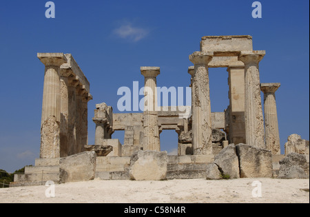 La Grèce. L'île d'Aegina. Temple d'Aphaia (5e-6e siècles avant J.-C.). Banque D'Images