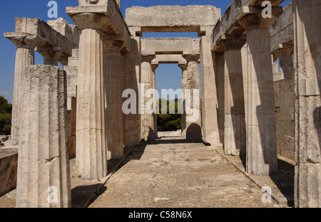 La Grèce. L'île d'Aegina. Temple d'Aphaia (5e-6e siècles avant J.-C.). Banque D'Images