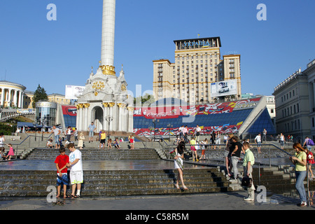 MONUMENT À BEREHYNIA & UKRAINE HOTEL DE LA RUE KHRESHCHATYK KIEV UKRAINE 15 Juin 2011 Banque D'Images