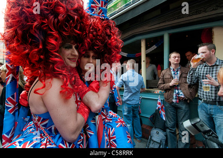 Célébrations dans Soho pour le Mariage Royal de William et Kate Banque D'Images