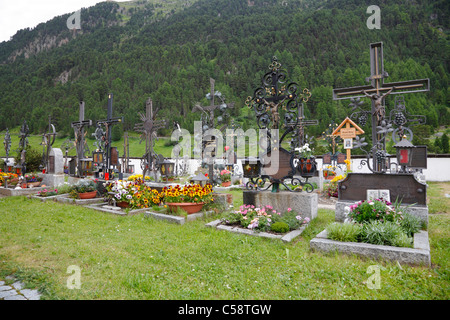 L'église catholique dans le village de montagne d'évent, Autriche Banque D'Images