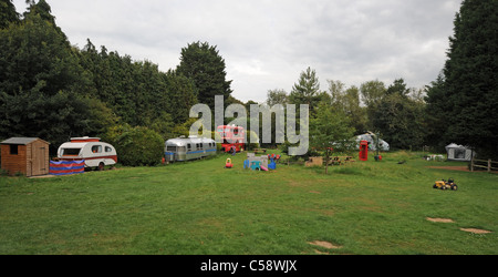 Le Blackberry Farm camping à Vuiteboeuf de Genève à Sussex, où le propriétaire Tim Johnson loue des différents styles de caravanes Banque D'Images