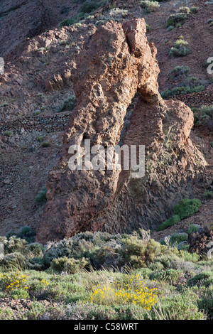 Rock formations causés par l'érosion éolienne et dans le parc national de Las Canadas del Teide à Tenerife, Espagne Banque D'Images