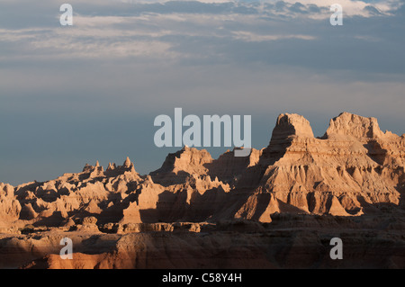 Coucher du soleil dans le parc national de badlands, dans le Dakota du Sud. Banque D'Images