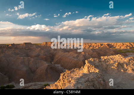 Coucher du soleil dans le parc national de badlands, dans le Dakota du Sud. Banque D'Images