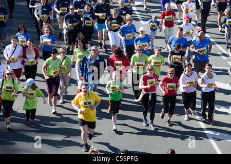 RIGA, Lettonie - Mai 23 : Exécution de participants du Marathon International de Riga le 23 mai 2010 à Riga. Banque D'Images