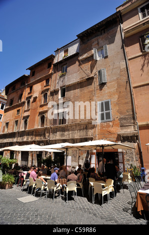 Italie, Rome, Ghetto juif, via del Portico d'Ottavia Banque D'Images