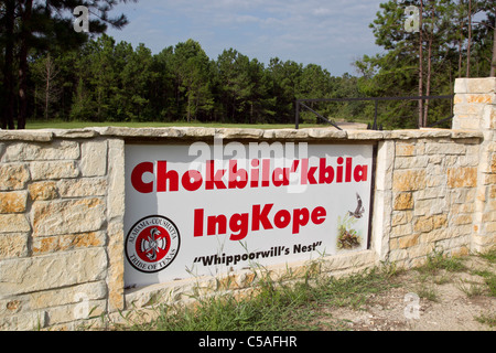 Enseigne à l'extérieur de l'entrée de la tribu indienne Coushatta Alabama reservation dans l'Est du Texas Banque D'Images