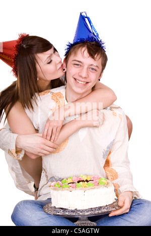 Couple adolescent en party hat manger un gâteau. Banque D'Images