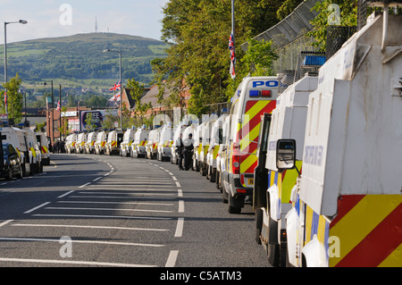 Ligne de Landrovers PSNI Banque D'Images