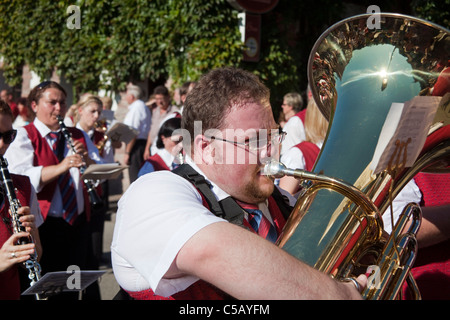 Fête folklorique avec des groupes de cuivres, festival de la récolte et festival du vin, Sasbachwalden, Forêt Noire, Bade-Wurtemberg, Allemagne Banque D'Images