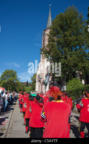 Fête folklorique avec des groupes de cuivres, festival de la récolte et festival du vin, Sasbachwalden, Forêt Noire, Bade-Wurtemberg, Allemagne Banque D'Images