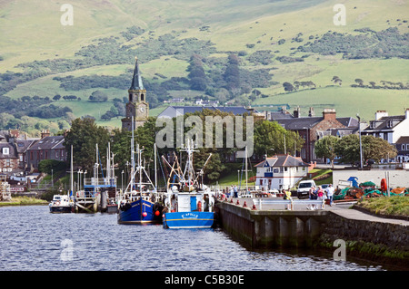 Bateaux de pêche dans le port de Girvan Ayrshire du sud de l'Écosse Banque D'Images