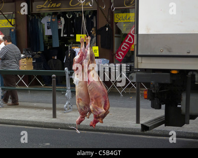 Paris, France, Arabian Butcher Shop, livraison de carcasses de viande halal Banque D'Images