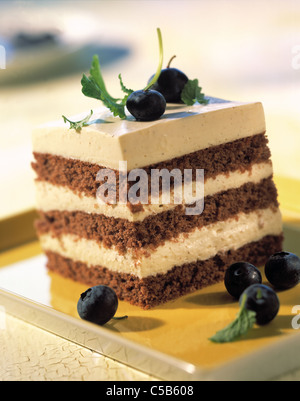 Gâteau au fromage à la crème en couches et les bleuets Banque D'Images