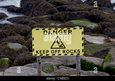 Danger garder des roches signe, Felixstowe Ferry, Suffolk, UK. Banque D'Images