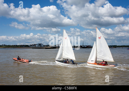 Sous marins sur la rivière Deben scolarité Bawdsey, Ferry, à vers Felixstowe Ferry, Suffolk, UK Banque D'Images