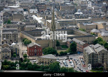 La ville de Halifax West Yorkshire vue de Beacon Hill surplombant le centre-ville Banque D'Images