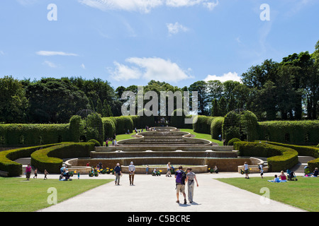 La Grande Cascade, le jardin d'Alnwick et château d'Alnwick, Alnwick, Northumberland, Angleterre du Nord-Est, Royaume-Uni Banque D'Images