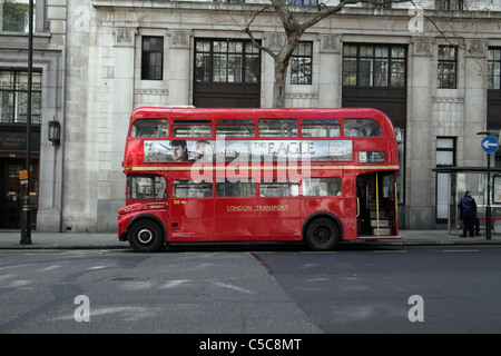 London Transport AEC Routemaster Double-Decker Bus, Portrait Banque D'Images