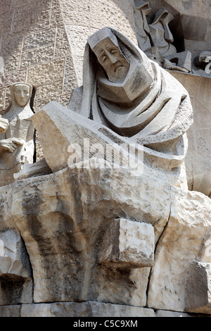 Sculpture sur façade de l'église Sagrada Familia, Barcelone, Catalogne, Espagne Banque D'Images