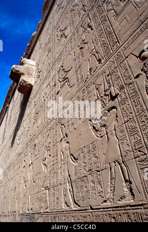 Du temple d'Horus (3e siècle avant J.-C.), Edfou, Egypte Banque D'Images