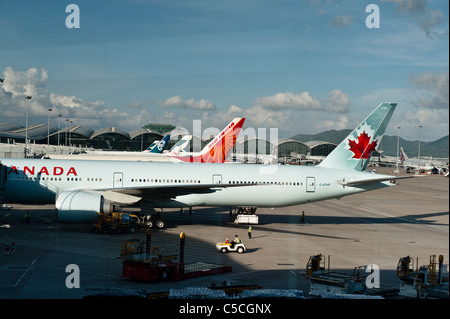 L'Aéroport International de Hong Kong. Après-midi à Chek Lap Kok, l'Aéroport International de Hong Kong. Avec Air Canada et Air India. Banque D'Images