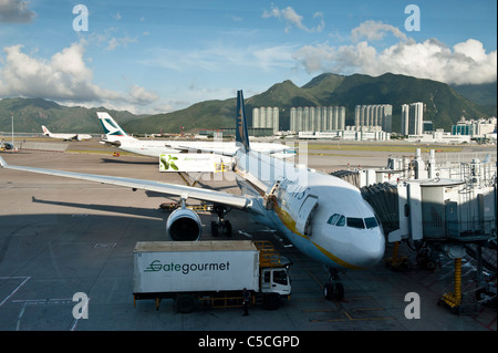 L'Aéroport International de Hong Kong. Après-midi à Chek Lap Kok, l'Aéroport International de Hong Kong. Gate Gourmet catering Jet Airways. Banque D'Images