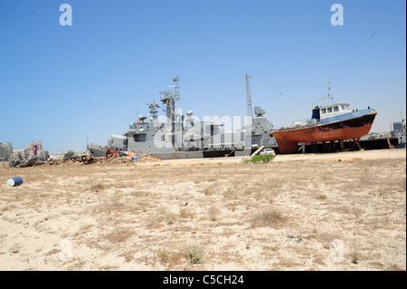 Les FRÉGATES DE LA CLASSE KONI Al Hani de Libye hull no. 212 à Benghazi Libye Banque D'Images