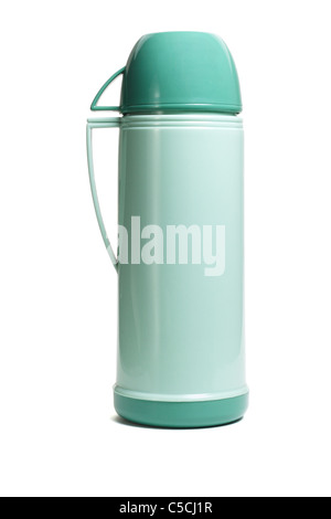 Thermos en plastique vert avec tasse sur fond blanc Banque D'Images