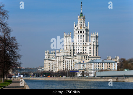 Immeuble de grande hauteur sur remblai Kotelnicheskaya à Moscou, Russie. Banque D'Images