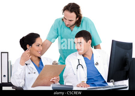 Groupe de médecins à une réunion à l'hôpital Banque D'Images