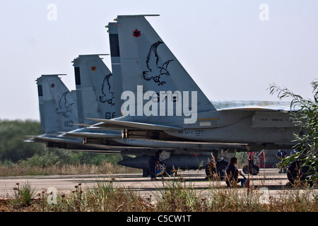 De l'air israélienne trois F-15C en avion de chasse sur le terrain Banque D'Images