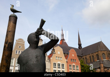 Statue dans Neuer Markt Rathaus, Rostock Allemagne 3 Banque D'Images