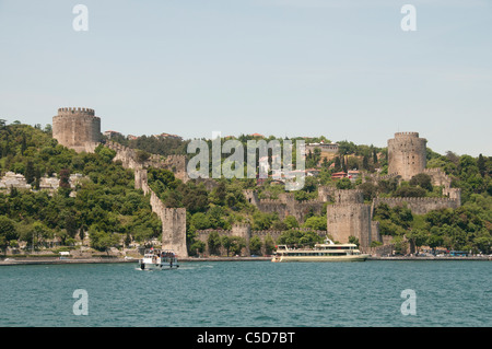 Rumelihisarı Rumelian château est une forteresse Rumeli Istanbul Turquie rive européenne du Bosphore sultan Sultan Ottoman Mehmed II Banque D'Images