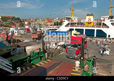 Ferry Transport Gelibolu Turquie mer de Marmara Banque D'Images