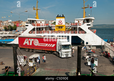 Ferry Transport Gelibolu Turquie mer de Marmara Banque D'Images