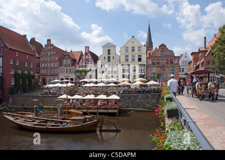 Vieux Port avec bateaux historiques, Lunebourg, Basse-Saxe, Allemagne Banque D'Images