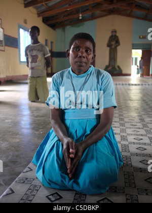 Tanzanie Accueil de compassion, pour les malades et les nécessiteux, Kigera, village près de Musoma. Prier dans la chapelle. Banque D'Images