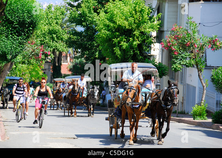 ISTANBUL, TURQUIE. Une scène de rue colorés sur Büyükada, la plus grande des îles des Princes dans la mer de Marmara. 2011. Banque D'Images