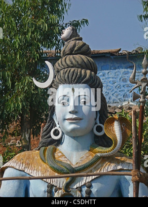 Immense statue de Shiva de seigneur dans un Temple Banque D'Images