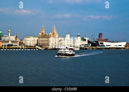 Rivière Mersey ferry crossing de Liverpool. Banque D'Images