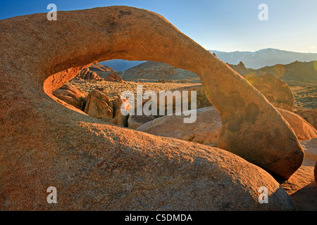 Passage de Mobius, Alabama Hills près de Lone Pine, Californie, USA Banque D'Images