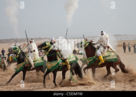 Fantaisie sur la plage à Essaouira pendant le festival de musique Gnaoua, Le Banque D'Images