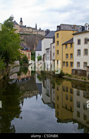 Vieilles maisons près de l'Alzette, Luxembourg canal Banque D'Images