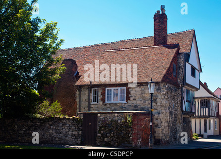 FAVERSHAM, KENT, Royaume-Uni - 26 JUIN 2011 : vue extérieure de la maison d'Arden dans la ville Banque D'Images